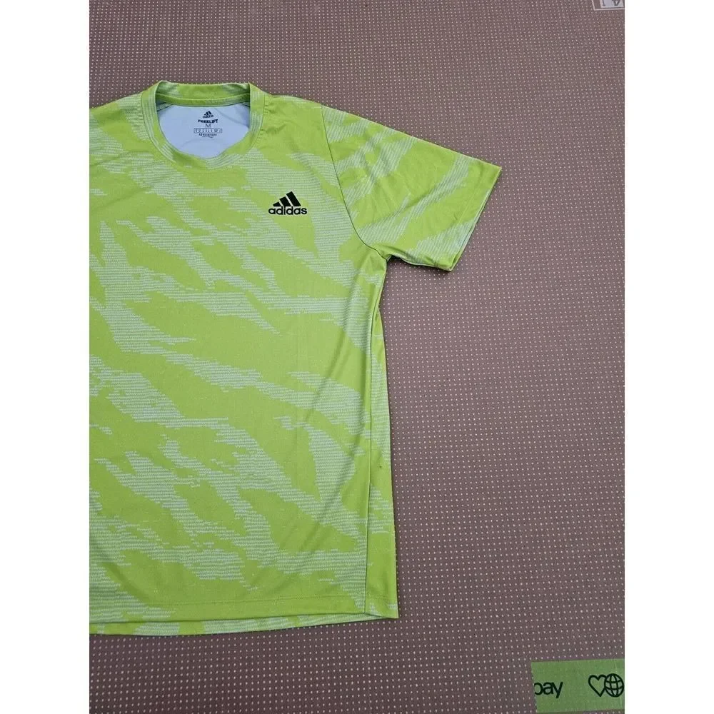 adidas Mens Shirt Medium Green Short Sleeve T-Shirt Logo Tee FreeLift Aeroready